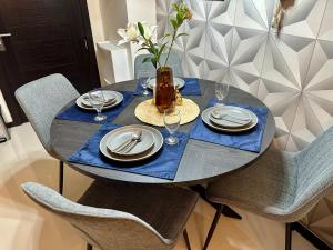 Stay at Downtown Suite 2 in BGC, Taguig City