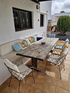 Lajares Villa-Sleeps 6-Free Parking-Playground