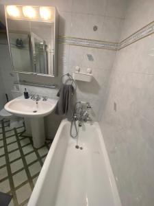 THE HEATHROW LODGE LONDON Uk