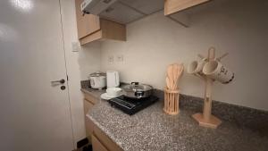 Cozy QC Condo with Karaoke Pool & Fast WiFi