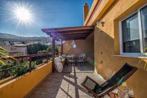 Apartamento con terraza y vistas al Mar