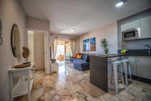 Apartamento con terraza y vistas al Mar