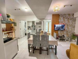 Azure resort Paranaque deluxe 8 plus 2toddler free