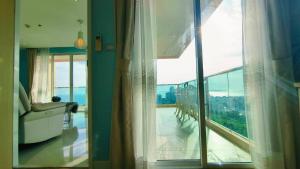 Luxury 2-Bedroom Sea View Escape