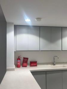 شقة مودرن ثلاث غرف نوم وصالة