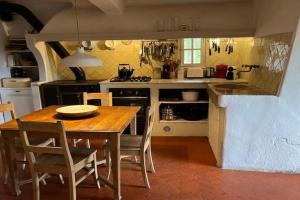 Maisons de vacances Farmhouse, with large pvt pool in Provence : photos des chambres