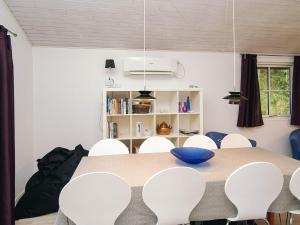 6 person holiday home in Store Fuglede