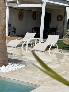 house with pool, beach access by private road