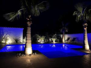 house with pool, beach access by private road