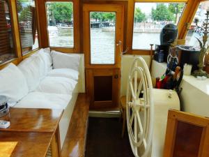 art deco houseboat on super location