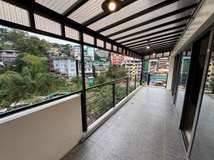 The Skynest Baguio - 6 bedrooms, 3 CRs and a HUGE Balcony