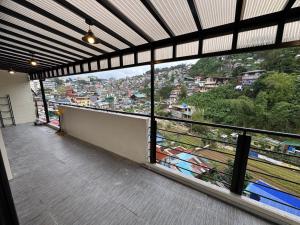 The Skynest Baguio - 6 bedrooms, 3 CRs and a HUGE Balcony