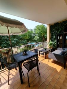 Appartements Le Liberty Appartement calme et cosy avec vue piscine et montagnes : photos des chambres