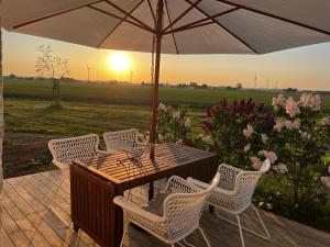 Cozy guest house with outdoor hot tub