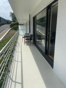 Lichtrijk hoekappartement met 3 slaapkamers op wandelafstand van strand en winkels