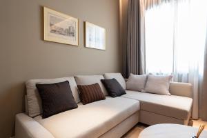 Syntagma Zairas Hideaway!