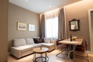 Syntagma Zairas Hideaway!