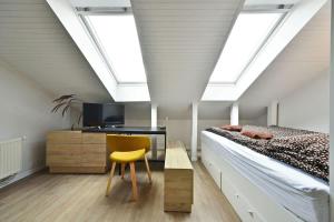 Domillion 2bdr 2bath on Vokieciu w parking V1020A