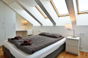 Domillion Penthouse 2bdr 2bath P364a