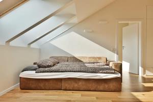 Domillion Penthouse 2bdr 2bath P364a