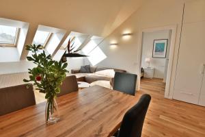 Domillion Penthouse 2bdr 2bath P364a