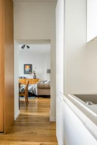 Domillion 2bdr Quiet & light City Hall apt D1117A