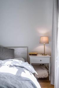 Domillion 2bdr Quiet & light City Hall apt D1117A