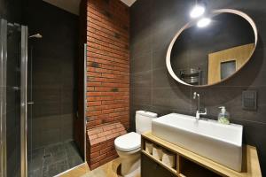 Domillion 1bdr New old town apt U2305