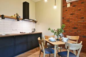 Domillion 1bdr New old town apt U2305