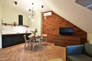 Domillion 1bdr New old town apt U2305