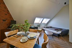 Domillion 1bdr New old town apt U2305