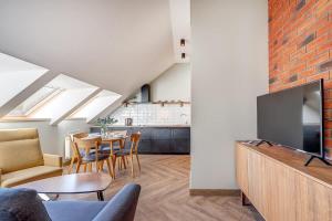 Domillion 1bdr New old town apt U2307