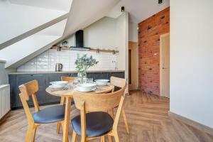 Domillion 1bdr New old town apt U2308