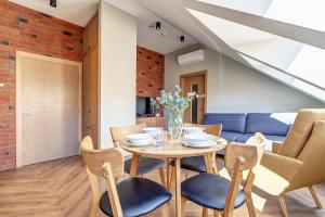 Domillion 1bdr New old town apt U2308