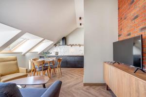 Domillion 1bdr New old town apt U2308