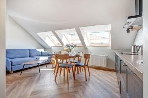 Domillion 1bdr New old town apt U2308