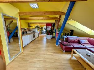 Anton's bunte Welt (100 m², Parkplatz, Garten und viel mehr)