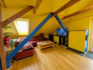 Antons bunte Welt (100 m², Parkplatz, Garten und viel mehr)