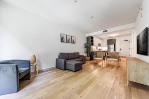 Beautiful apartment LA Hollywood Walk of Fame