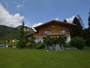 Apartment in Hinterbichl near Ski Bus
