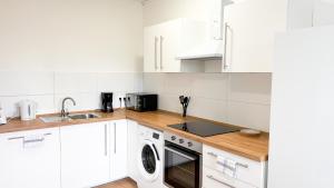 Ausgestattete Wohnungen für Monteur-Teams mit kostenlosem Parkplatz, WIFI, TV, Waschmaschine, Küche, Balkon, Restaurants und Supermarkt