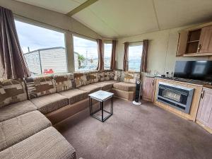 6 Berth Caravan For Hire At St Osyths Holiday Park In Essex Ref 28099Gc