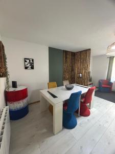 Maison 4 personnes, TV connectée