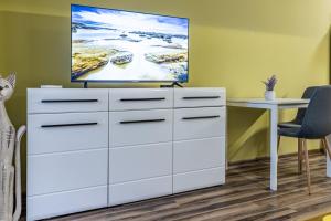 20th Residence One Bedroom Apartment - Private Parking Included