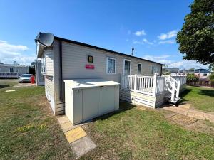 6 Berth Caravan With Decking And Wifi At Suffolk Sands Holiday Park Ref 45040G