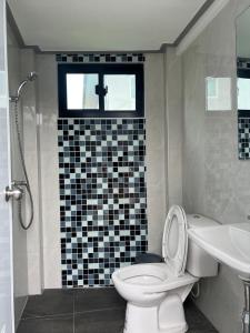 A single house on the corner for privacy