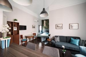 Andrassy Garden Apartment in Center