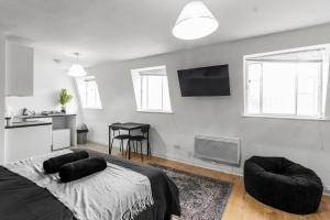 Large Delux Studio - 26