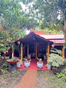 Freedom Cottage & Safari