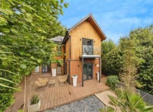 Modern & Pet-Friendly Retreat in Kent Countryside